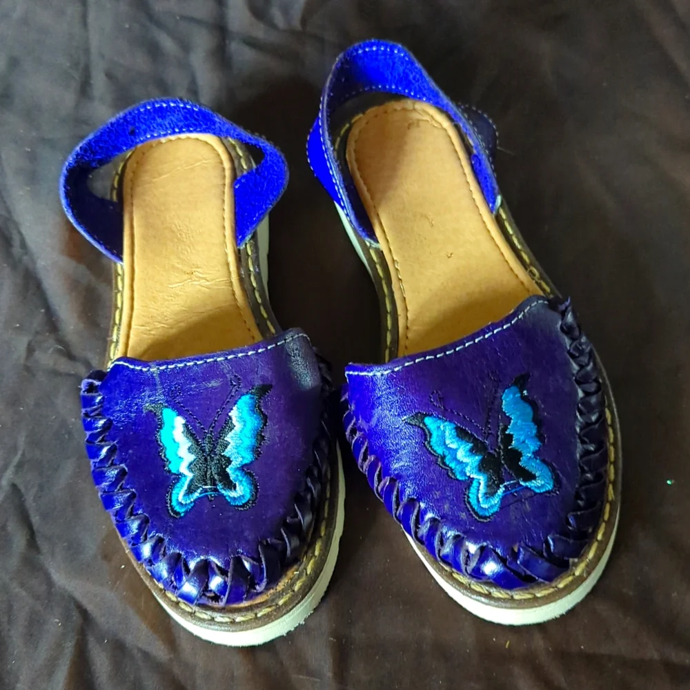 Blue butterfly kids authentic moccasins absolutely adorable size 12 toddler